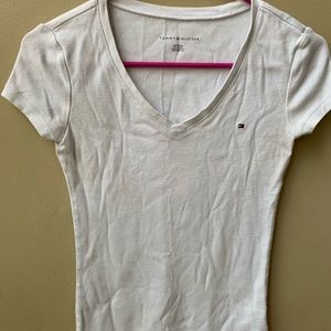 Essential favorite v neck Tommy Hilfiger t-shirt